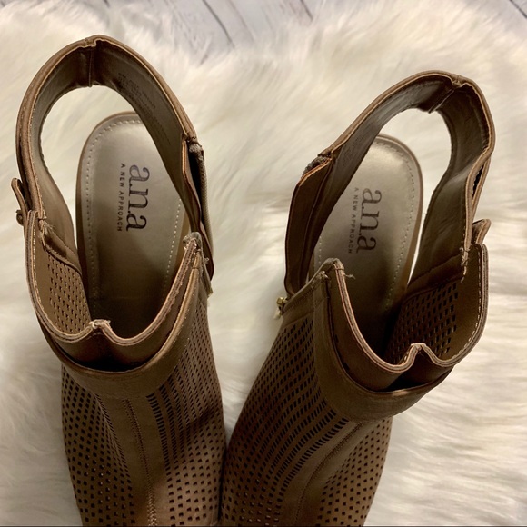 ANA BOOTIE HEELS - Picture 5 of 6